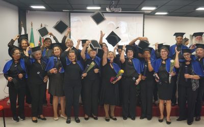 Emoção e celebração marcam formatura da 2ª turma da oficina EnvelheSer no CEDIVIDA