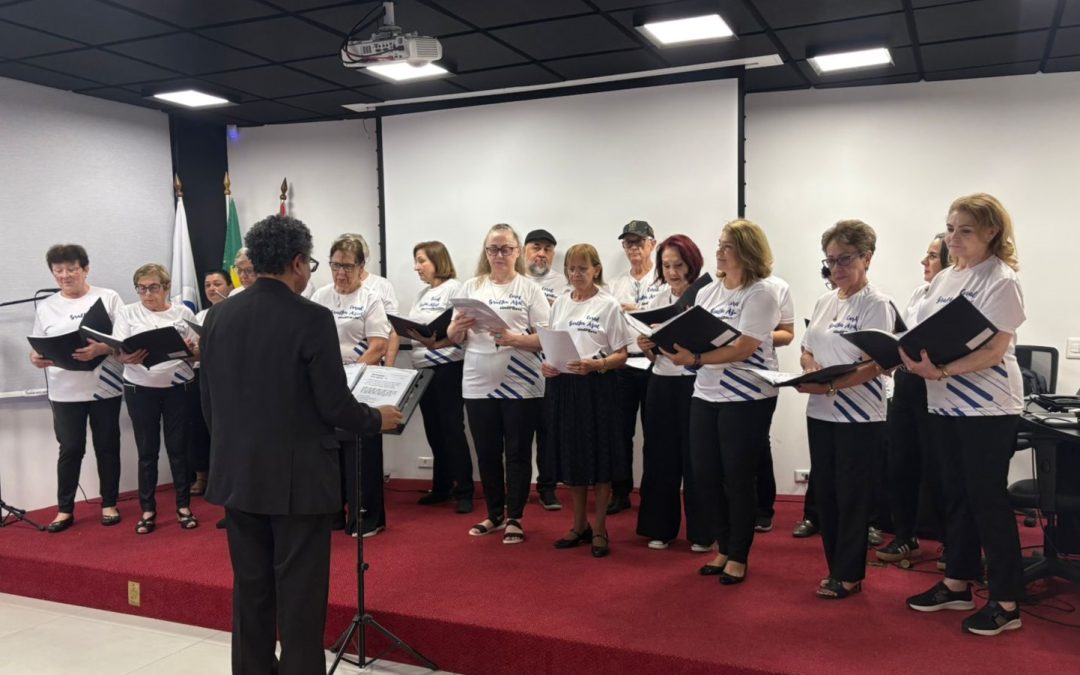 Coral Gralha Azul apresentação especial no CEDIVIDA