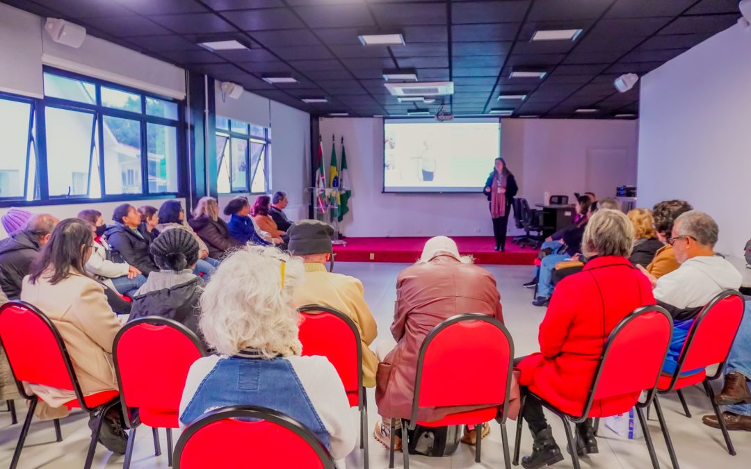 CEDIVIDA promove palestra sobre quedas e sarcopenia para conscientizar sobre a saúde da pessoa idosa